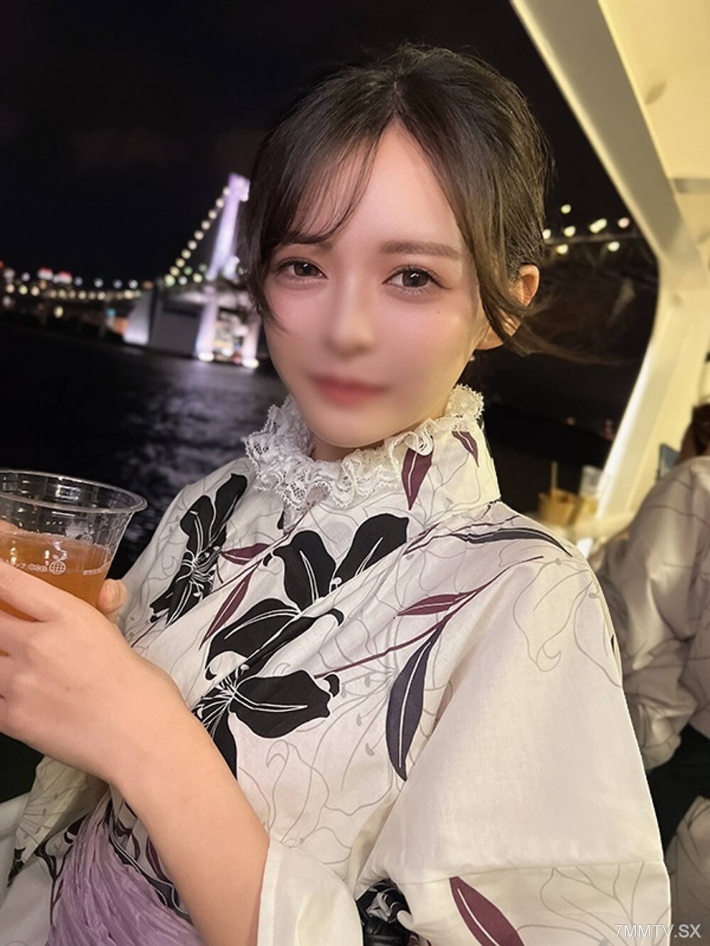 FC2-PPV-4719201 Super fever! Midsummer night's joyful and debauched Yukata is as crazy as this, the visual effect is the strongest, she has beautiful breasts, a 20-year-old university student, a huge oil cake with a powdery red vulva face and a huge